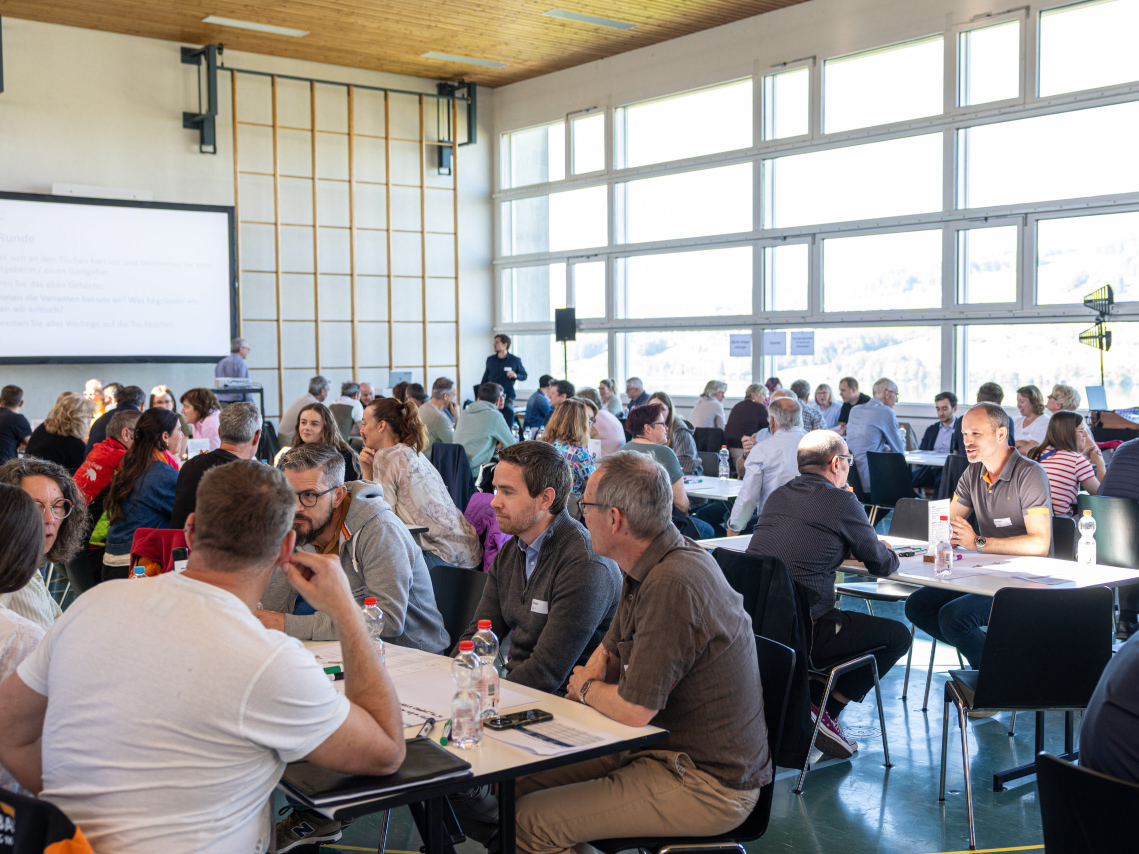 Teilnehmende am Grossgruppenworkshop zur Schulraumplanung Meisterschwanden